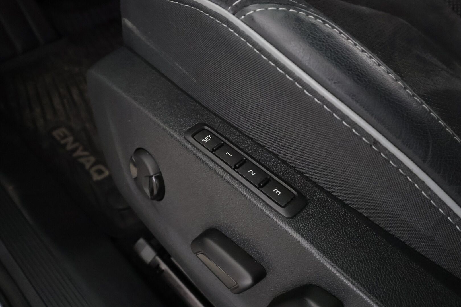 SKODA ENYAQ 2023 80x 4x4 SportLine  - | ACC | ILP | Koukku | Canton | Matrix-LED | Muistipenkki | Ratinlämmitys | Puolinahat | P.Kamera | Merkkihuollettu |