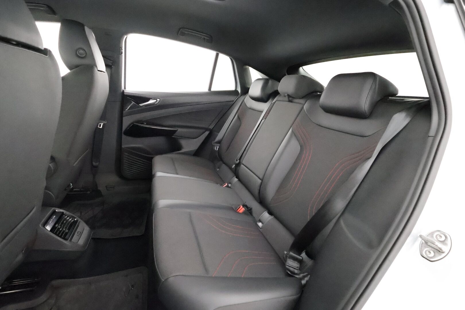 VOLKSWAGEN ID.5 2023 GTX 4MOTION Business, akku 77 kWh - | Koukku | ILP | ACC | Matrix-LED | P.Kamera | Navi | Kaistavahti | Keyless | Merkkihuollot | Kahdet renkaat | 