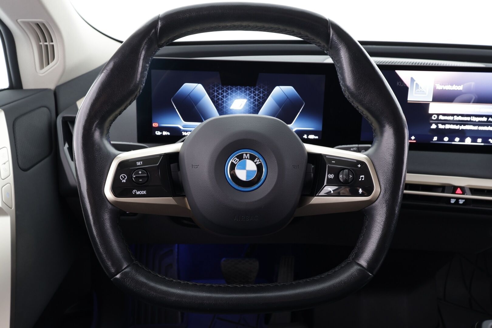 BMW IX 2023 Xdrive 50 Innovation - | ACC | ILP | Koukku | Hifit | Laser Light | Hierovat&Ilmastoidut Muistinahat | 360-Kamera | Ratinlämmitys | Kahdet Renkaat |