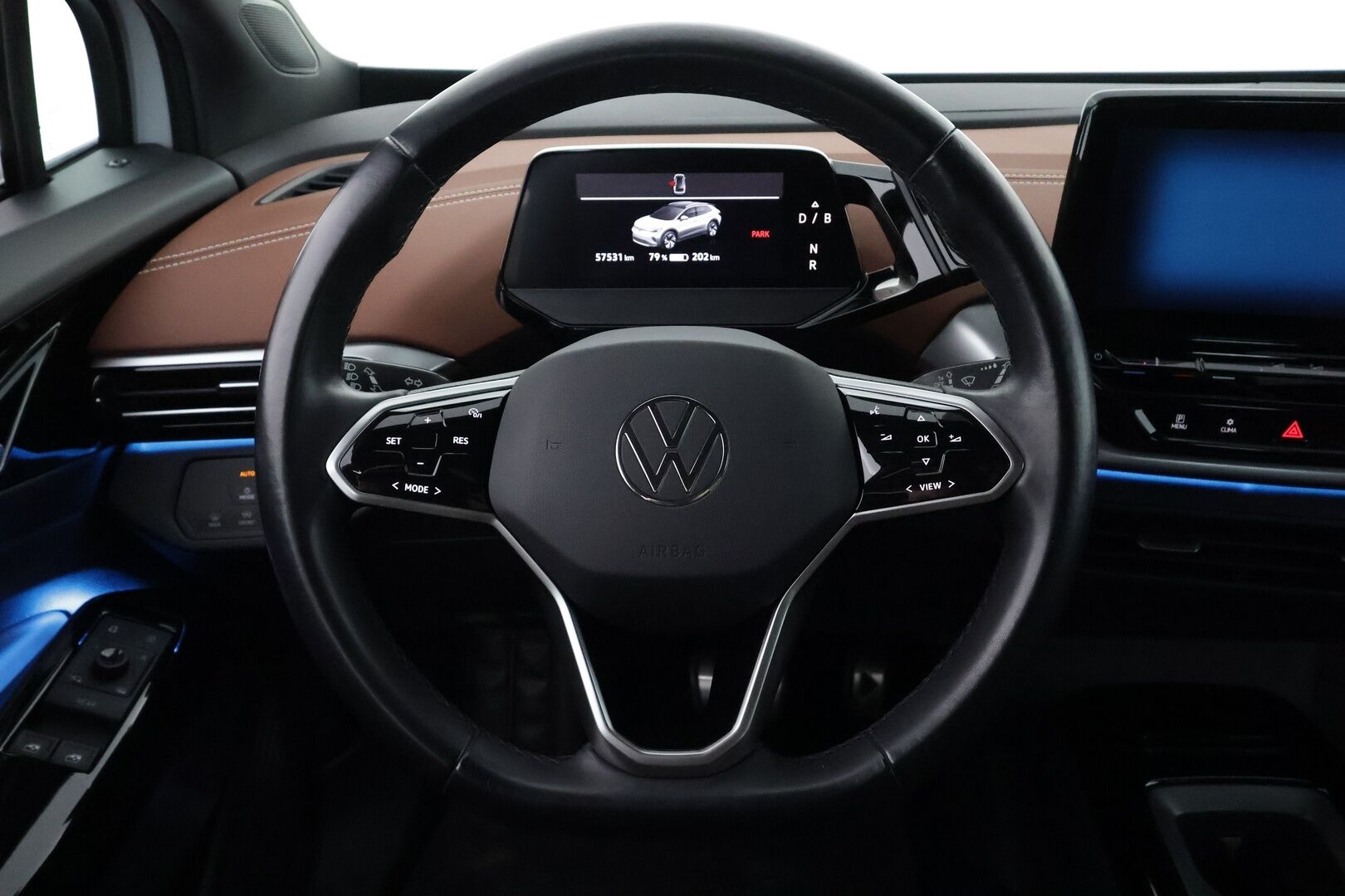 VOLKSWAGEN ID.4 2023 Pro 4MOTION Business 195 kW, akku 77 kWh - | ILP | Koukku | ACC | LED | P.Kamera | Nahka-Alcantara | Navi | Kaistavahti | Keyless | Kahdet renkaat | 2x Latauskaapelit | Merkkihuollot |