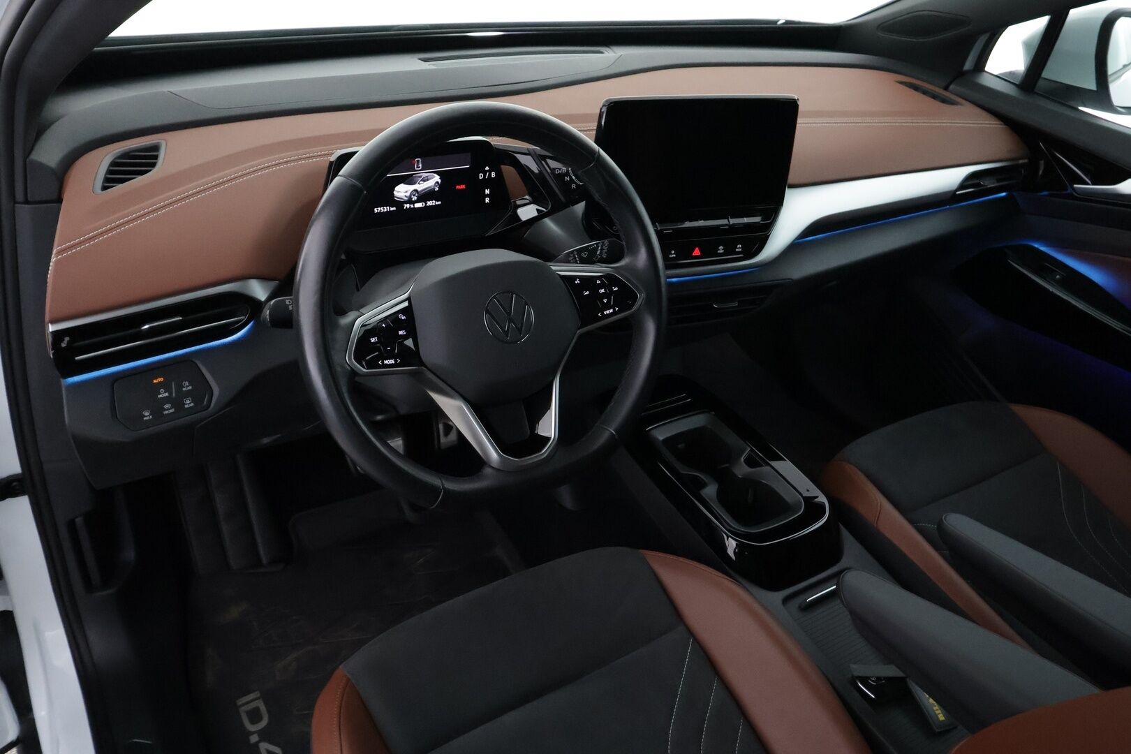 VOLKSWAGEN ID.4 2023 Pro 4MOTION Business 195 kW, akku 77 kWh - | ILP | Koukku | ACC | LED | P.Kamera | Nahka-Alcantara | Navi | Kaistavahti | Keyless | Kahdet renkaat | 2x Latauskaapelit | Merkkihuollot |