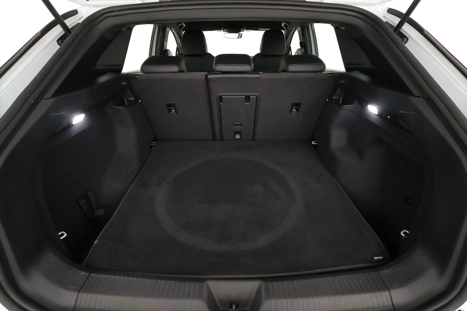 VOLKSWAGEN ID.4 2023 Pro 4MOTION Business 195 kW, akku 77 kWh - | ILP | Koukku | ACC | LED | P.Kamera | Nahka-Alcantara | Navi | Kaistavahti | Keyless | Kahdet renkaat | 2x Latauskaapelit | Merkkihuollot |