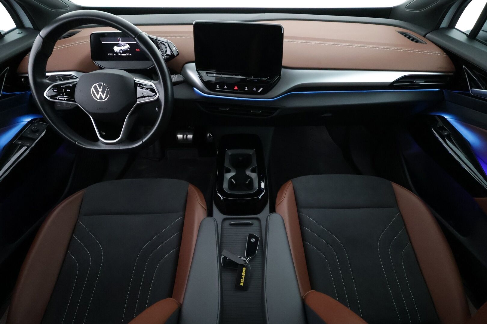 VOLKSWAGEN ID.4 2023 Pro 4MOTION Business 195 kW, akku 77 kWh - | ILP | Koukku | ACC | LED | P.Kamera | Nahka-Alcantara | Navi | Kaistavahti | Keyless | Kahdet renkaat | 2x Latauskaapelit | Merkkihuollot |