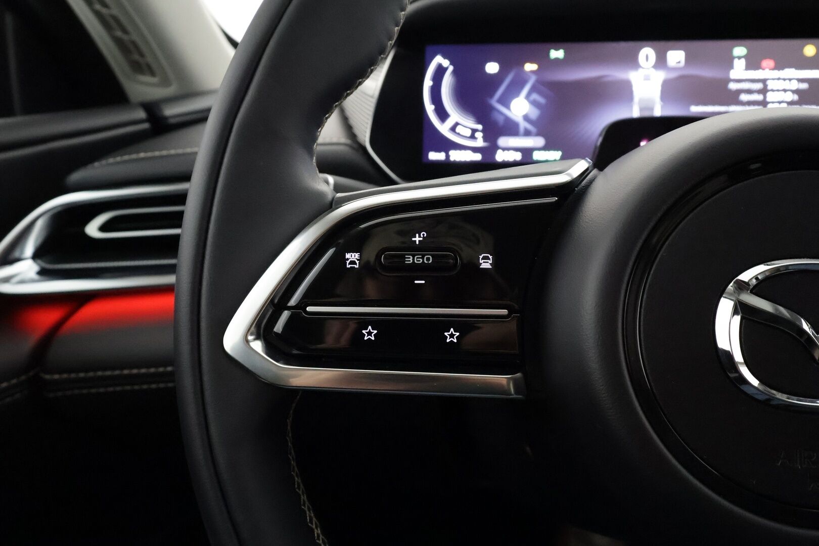 Mazda 6e 2025 68,8 kWh Takumi (GW7) - | ILP | ACC | 360 | HUD | Panorama | Ilmastoidut etuistuimet sähkösäädöllä | Vaalea Keinonahka-verhoilu | Sony |