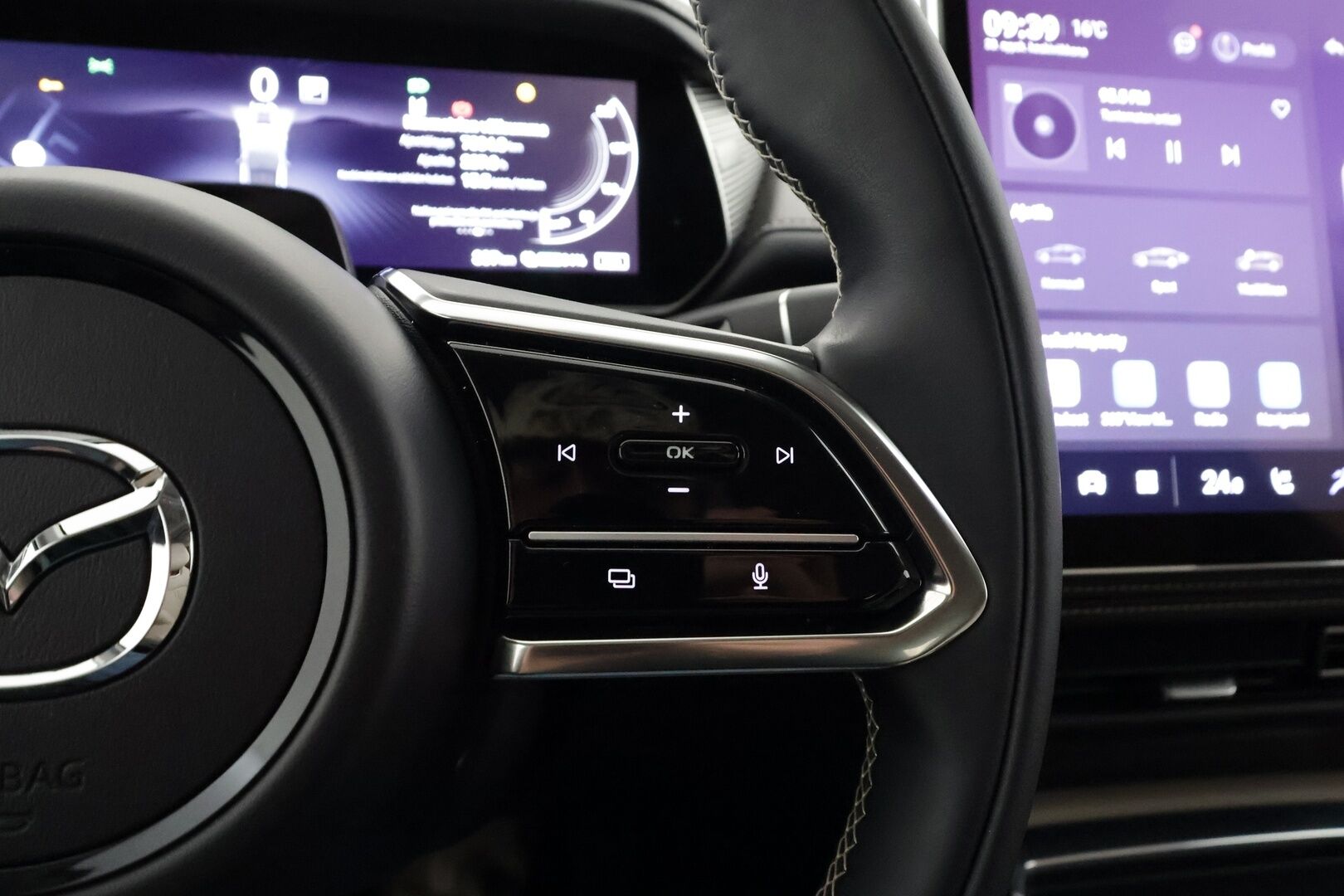 Mazda 6e 2025 68,8 kWh Takumi (GW7) - | ILP | ACC | 360 | HUD | Panorama | Ilmastoidut etuistuimet sähkösäädöllä | Vaalea Keinonahka-verhoilu | Sony |