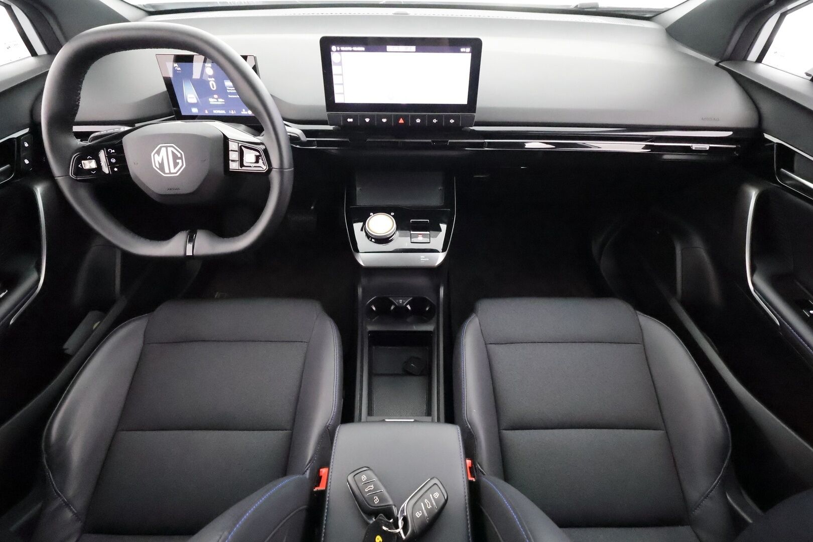 MG MG4 2023 Luxury - | ACC | ILP | Koukku | 360 Kamera | Sähköpenkki | Puolinahat | Apple&Android | Kahdet Renkaat |