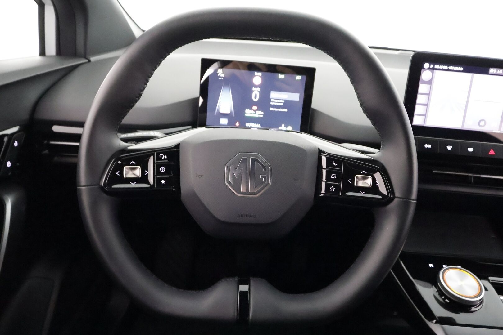MG MG4 2023 Luxury - | ACC | ILP | Koukku | 360 Kamera | Sähköpenkki | Puolinahat | Apple&Android | Kahdet Renkaat |