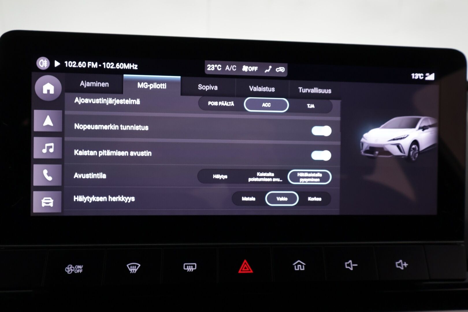 MG MG4 2023 Luxury - | ACC | ILP | Koukku | 360 Kamera | Sähköpenkki | Puolinahat | Apple&Android | Kahdet Renkaat |
