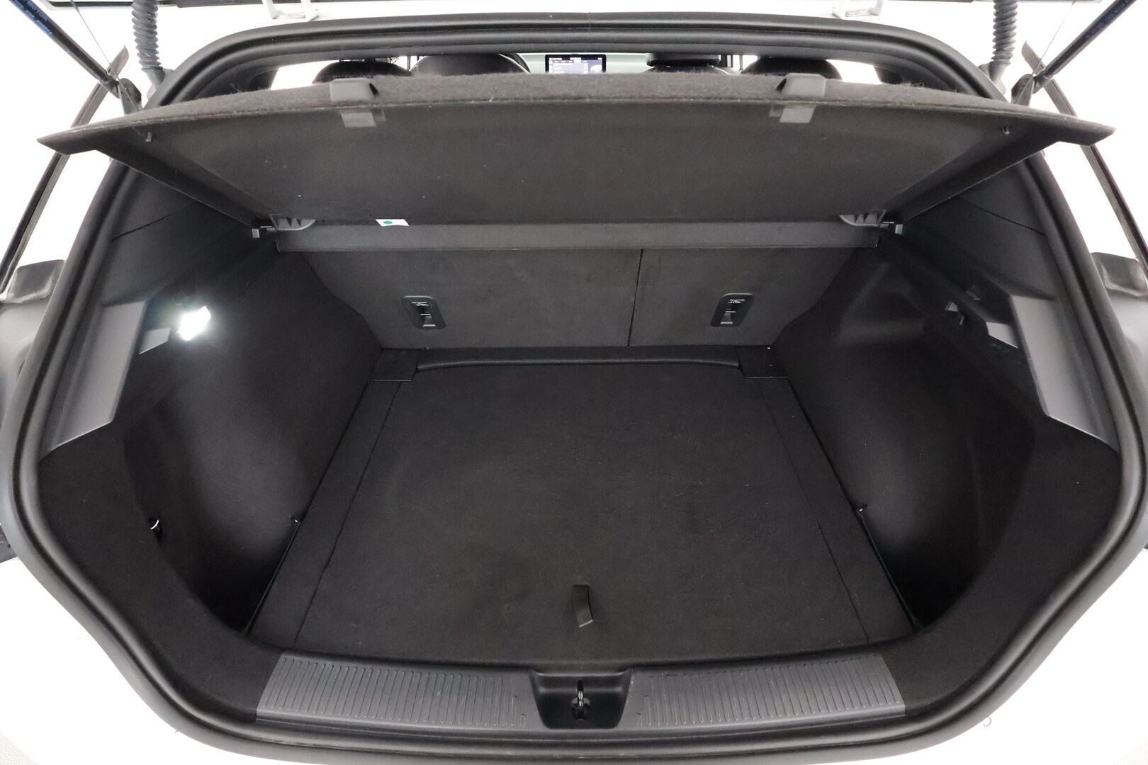 MG MG4 2023 Luxury - | ACC | ILP | Koukku | 360 Kamera | Sähköpenkki | Puolinahat | Apple&Android | Kahdet Renkaat |