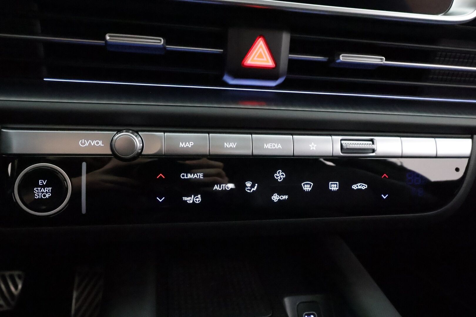 HYUNDAI IONIQ 6 2023 77 kWh 229 hv Ultimate - | ACC | ILP | HUD | 360° | BOSE | Kattoluukku | Ilmastoidut relax nahat | Muistipenkki | Matrix-LED | Kamerapeilit | HDA | V2L | Merkkihuollot | 