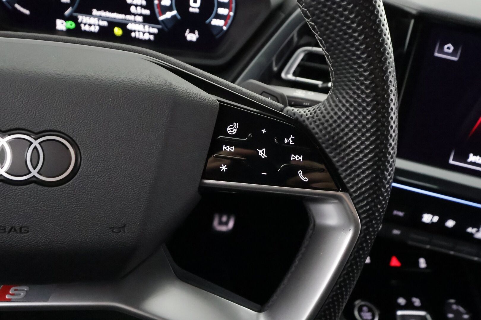 Audi Q4 e-tron 2023 Progress S line 50 e-tron quattro Sportback - | ACC | ILP | Koukku | Sonos | LED | Muistipenkki | P.Kamera | HUD | Sporttipenkit | Keyless | Apple&Android | Merkkihuollettu |