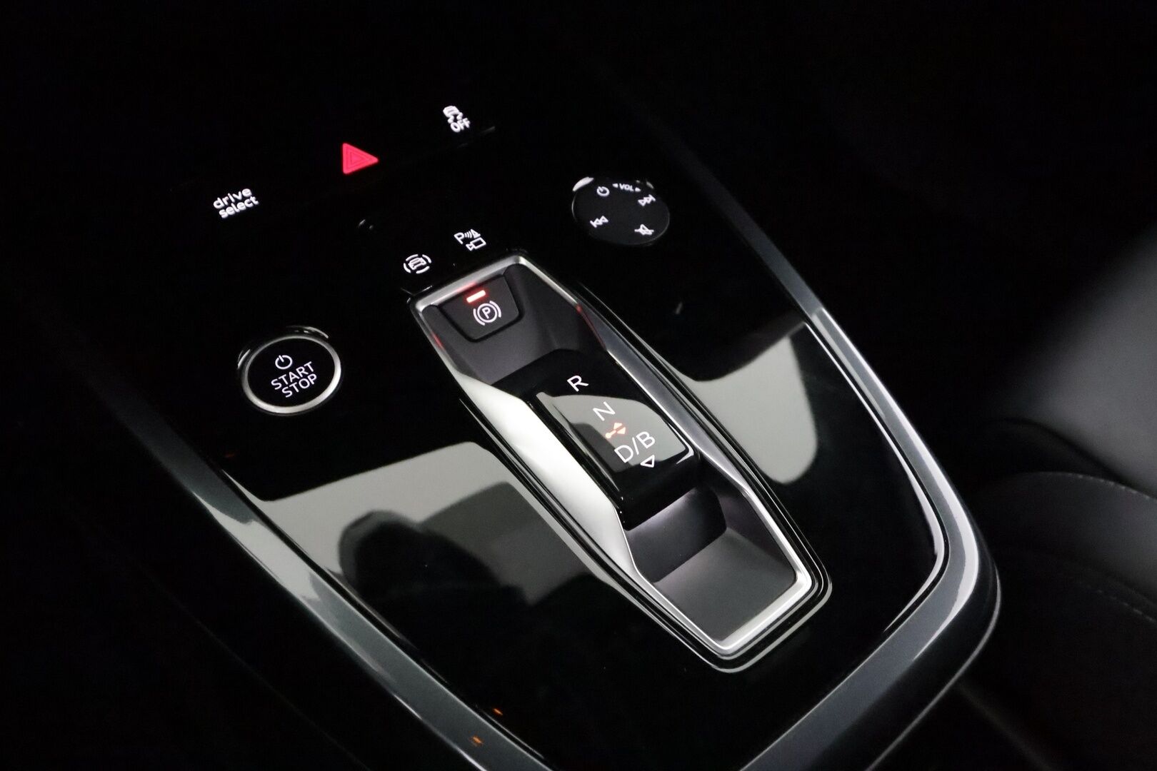Audi Q4 e-tron 2023 Progress S line 50 e-tron quattro Sportback - | ACC | ILP | Koukku | Sonos | LED | Muistipenkki | P.Kamera | HUD | Sporttipenkit | Keyless | Apple&Android | Merkkihuollettu |