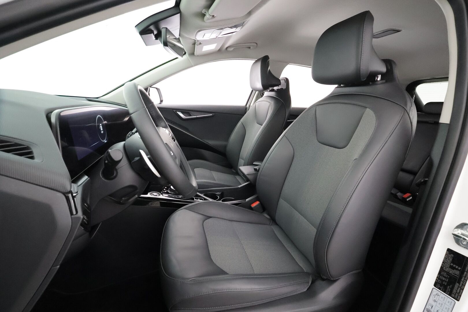 Kia Niro 2023 EX 64,8kWh 204hv - | ACC | ILP | Puolinahat | Sähköpenkki | V2L | LED | P.kamera ja tutkat | HDA | BSM | RCTA | Keyless | Lämm. ratti | 2x renkaat aluin | Merkkihuollot | 