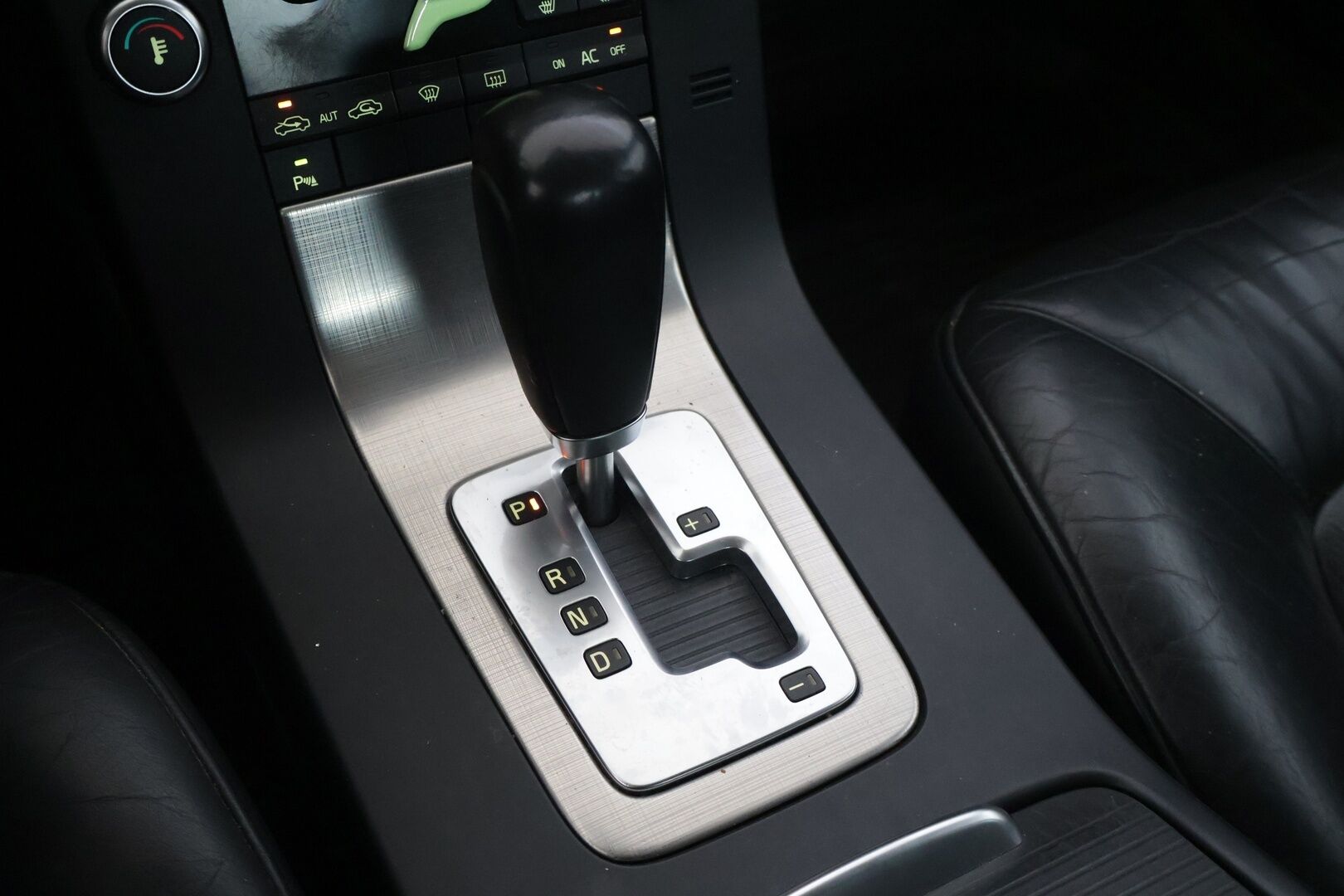 Volvo S80 2008 D5 AWD Momentum aut * Nahat* Vakkari* Peruutustutka* - * Jakopää tehty / Kahdet renkaat vanteilla / Suomi-Auto