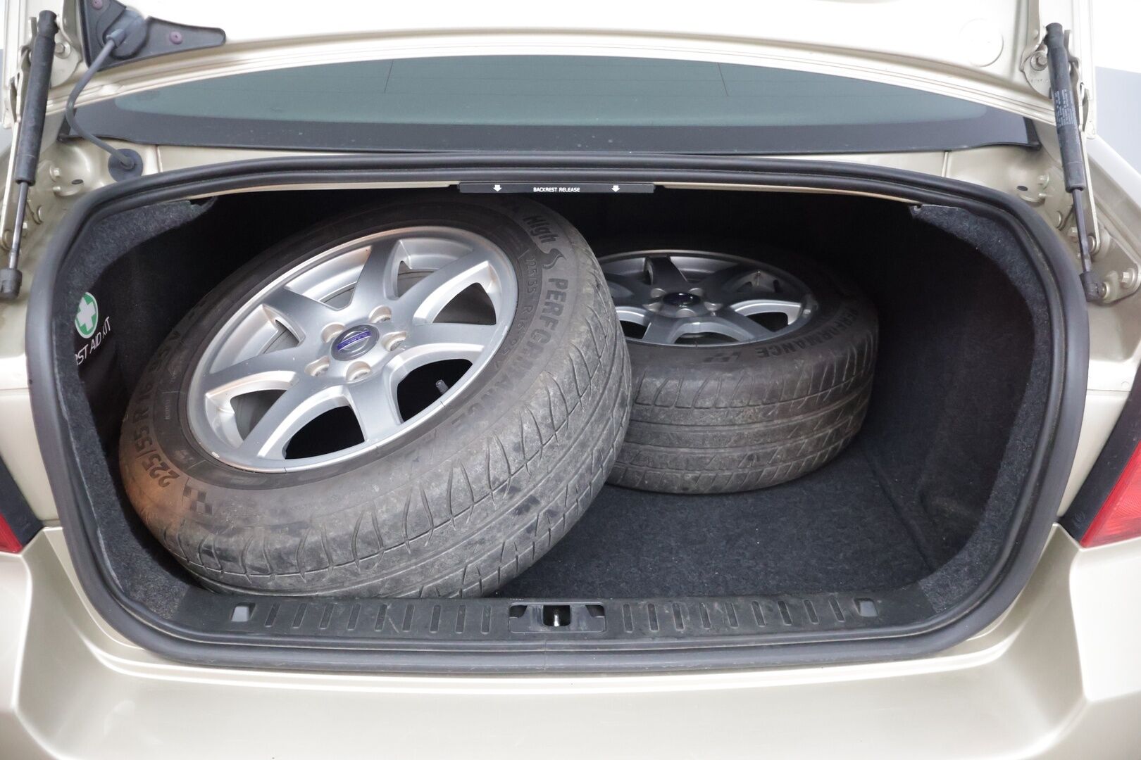 Volvo S80 2008 D5 AWD Momentum aut * Nahat* Vakkari* Peruutustutka* - * Jakopää tehty / Kahdet renkaat vanteilla / Suomi-Auto