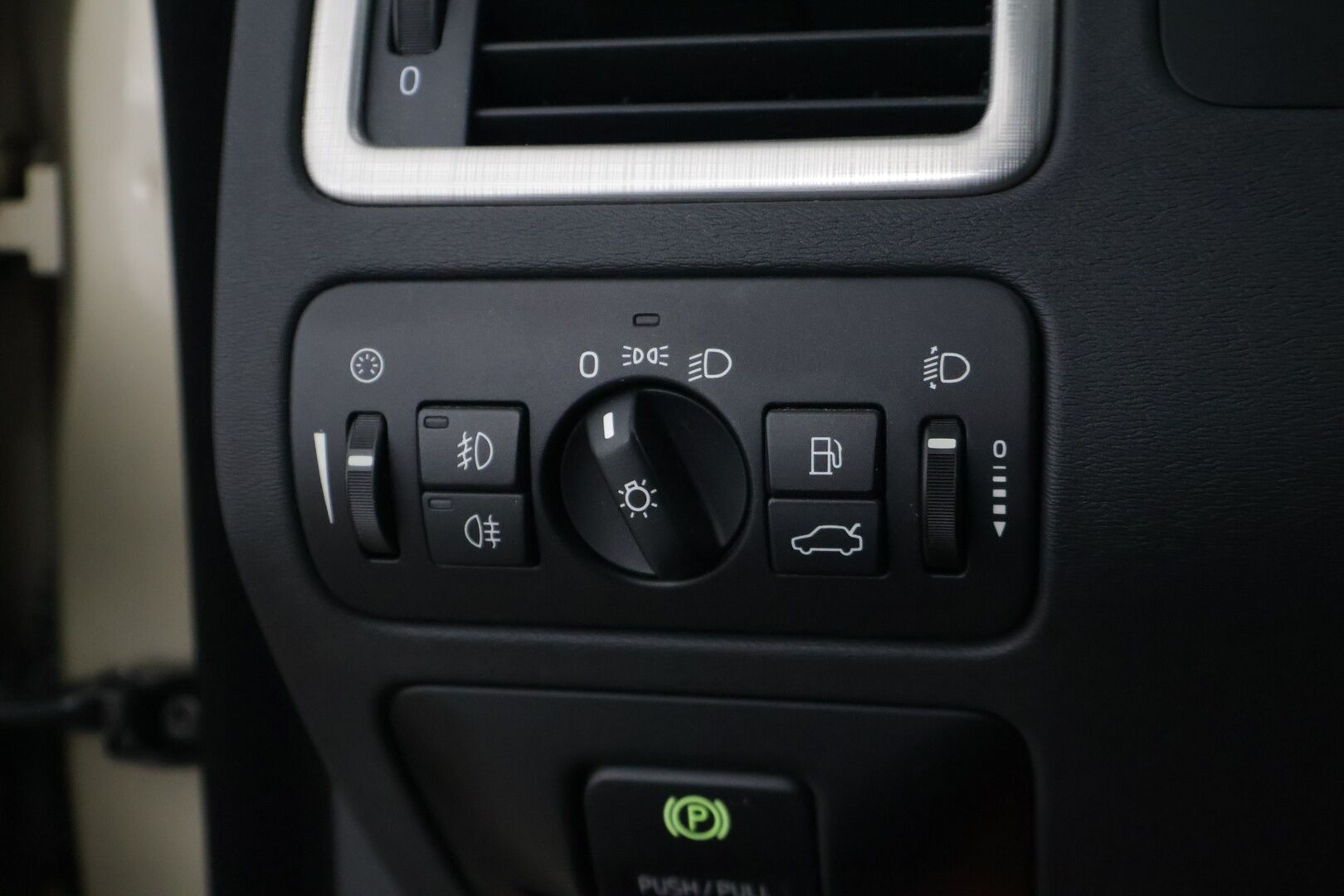 Volvo S80 2008 D5 AWD Momentum aut * Nahat* Vakkari* Peruutustutka* - * Jakopää tehty / Kahdet renkaat vanteilla / Suomi-Auto