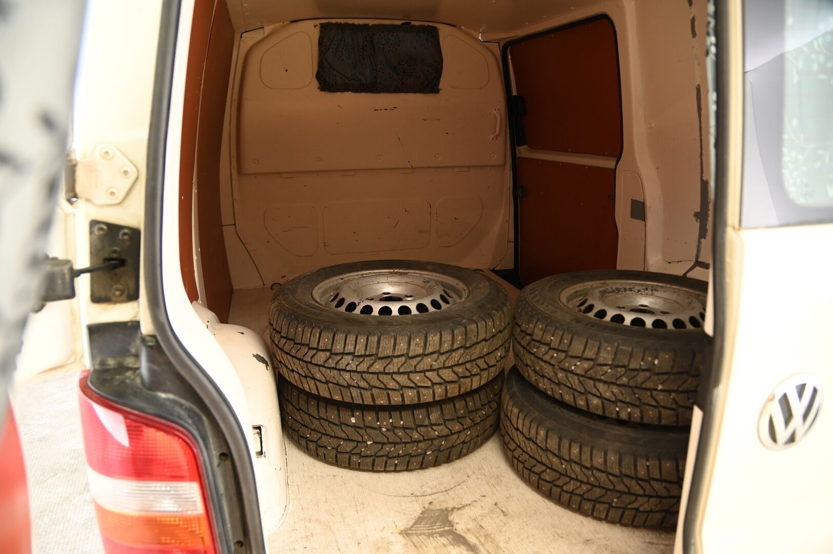 Volkswagen Transporter 2008 TRANSPORTER Umpikorinen (BB) 1890cm3 * Myydään vain huutokaupat.com * - Todella hieno työjuhta / Huoltokirja / 2 Renkaat / Katsastettu 04/25