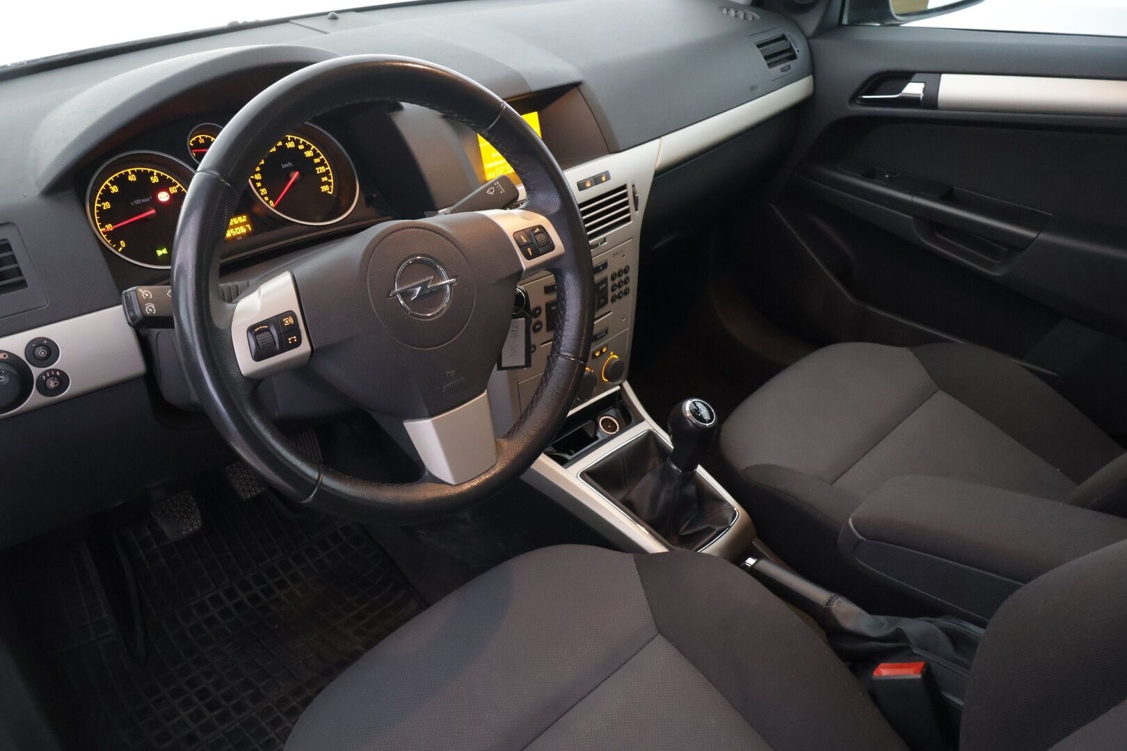 Opel Astra 2008 STATION WAGON Farmari (AC) 4o0v 1598cm3 *YritysOutlet - Myydään vain yrityksille* - *JUURI KATSASTETTU* / Vakkari / Ilmastointi / 2x alumiinivanteet / Suomi-auto / Huoltokirja / Penkinlämmittimet