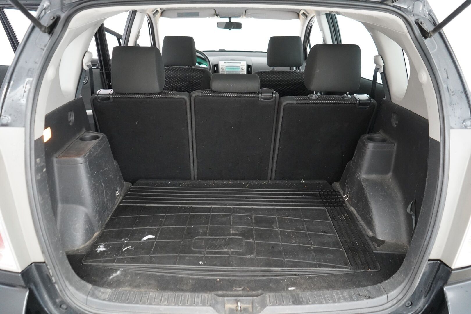 Toyota Corolla Verso 2008 - YritysOutlet - Myydään vain yrityksille - Koukku / Vakkari / Lohko / Tutka / Kahdet renkaat alumiinivantein / Säntilliset huollot