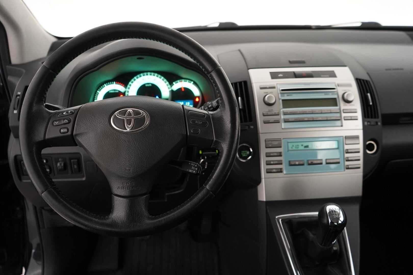 Toyota Corolla Verso 2008 - YritysOutlet - Myydään vain yrityksille - Koukku / Vakkari / Lohko / Tutka / Kahdet renkaat alumiinivantein / Säntilliset huollot