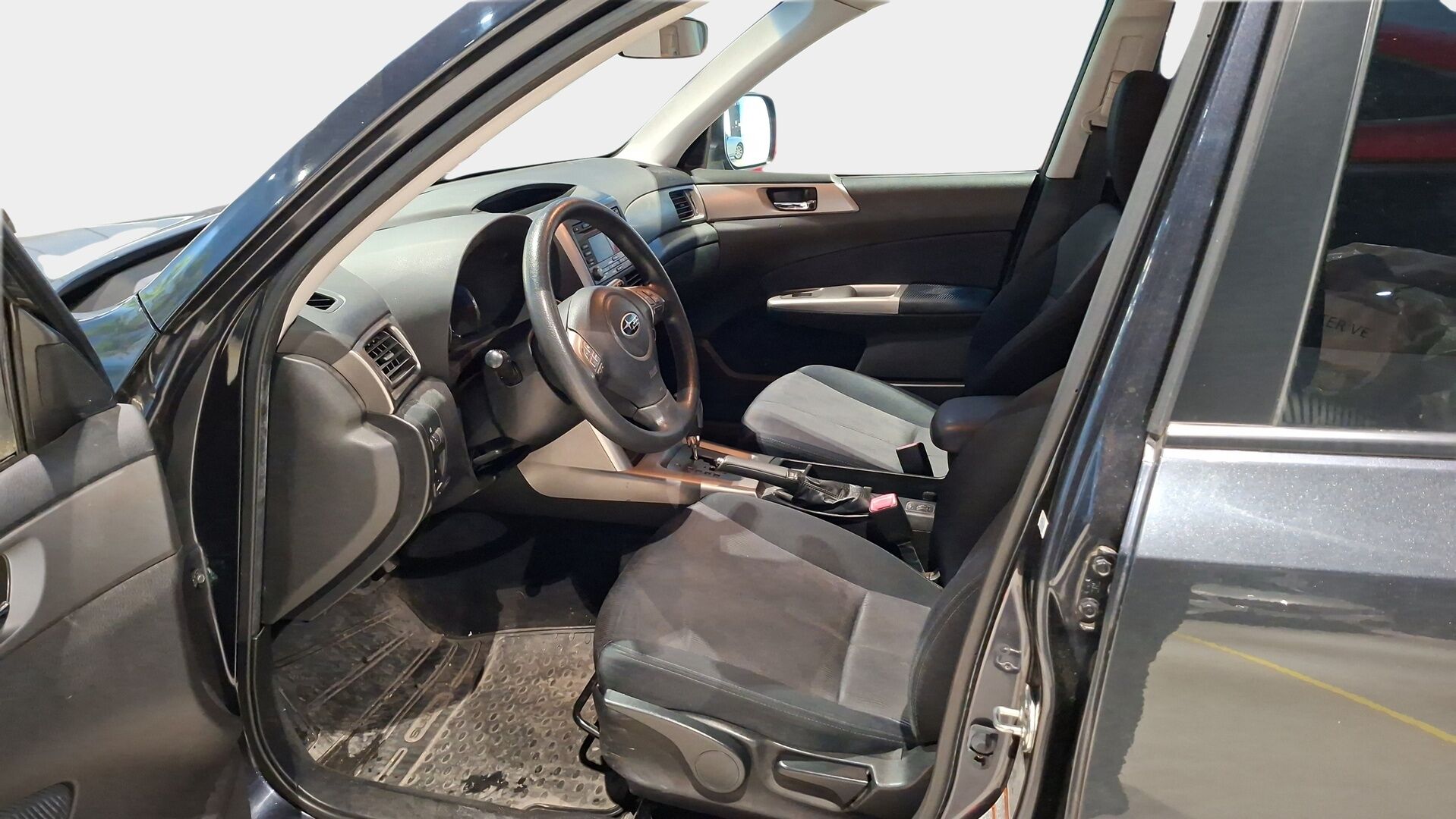 Subaru Forester 2009 2,0 X 4R AT business / Suomi-auto / P-tutka / Vetokoukku / Ilmastointi / Lohkolämmitin - Tarkka huoltohistoria / 2x aluvanteet hyvillä renkailla / 