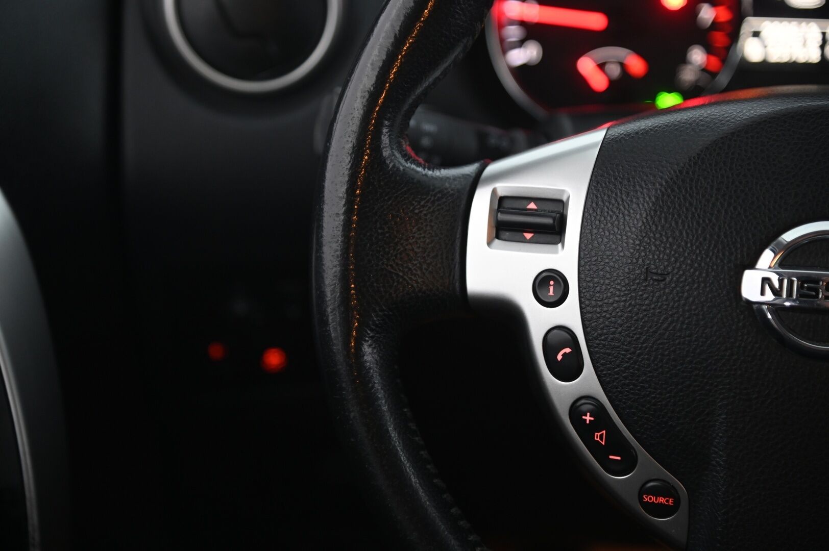 Nissan Qashqai 2011 1,6L Acenta 2WD 5MT MY10 - *Myydään Huutokaupat.com*