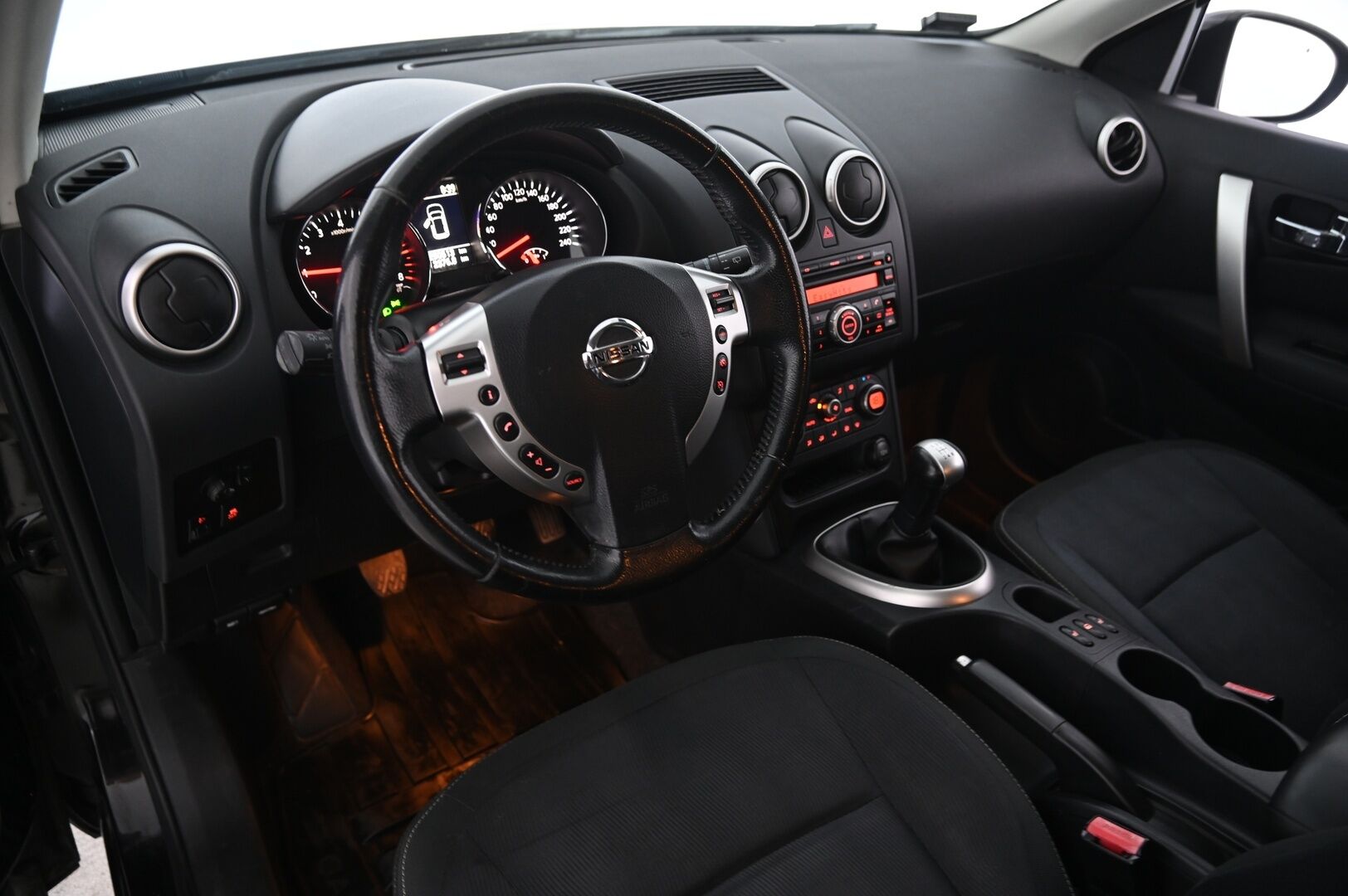 Nissan Qashqai 2011 1,6L Acenta 2WD 5MT MY10 - *Myydään Huutokaupat.com*