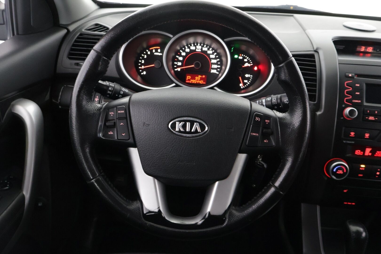 Kia Sorento 2010 2,2 CRDi AWD EX A/T 5P ** Tämä huippu myydään huudossa!!! - ** Koukku / Lohko / Vakkari / Penkinlämmittimet