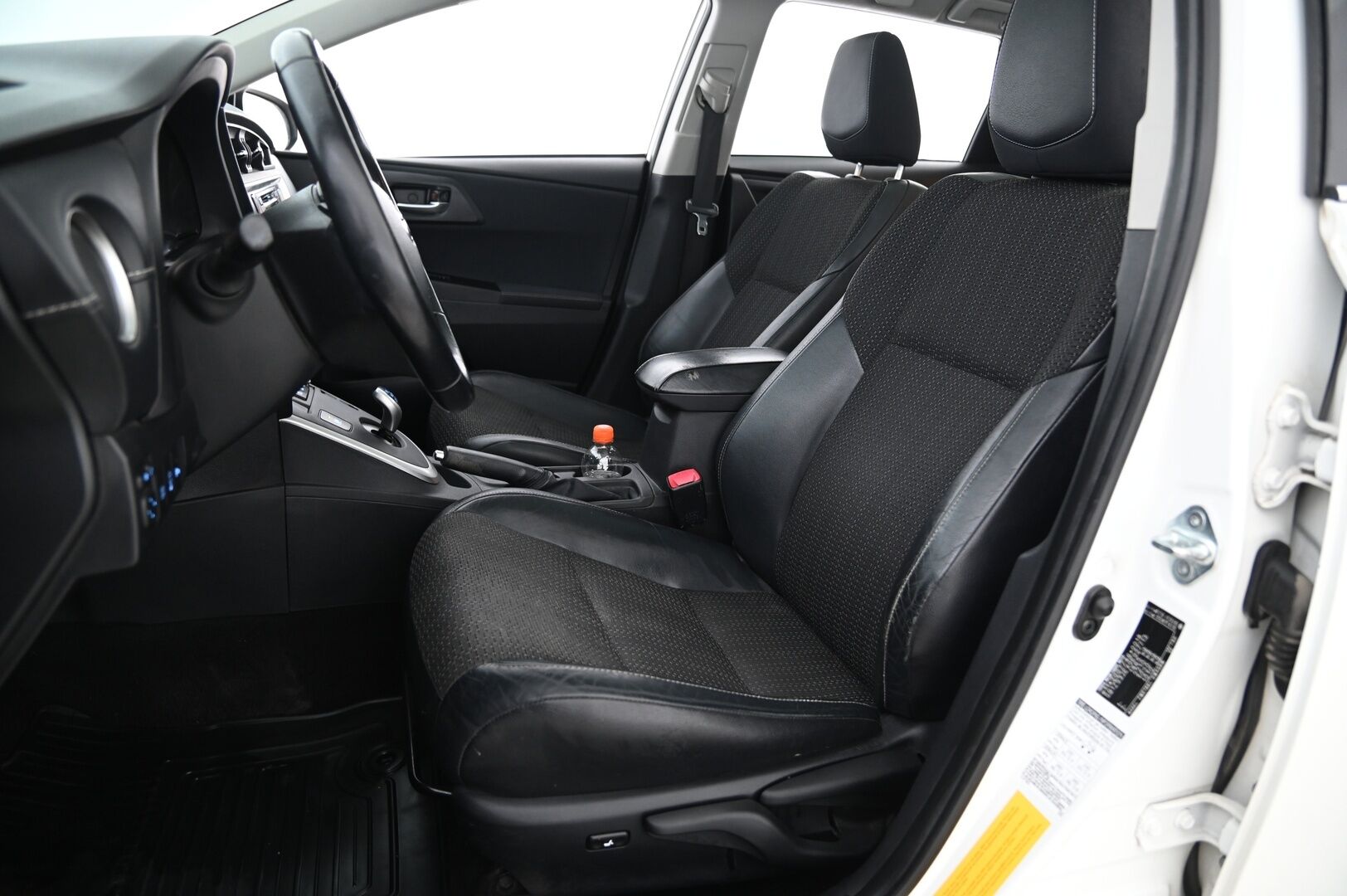Toyota Auris 2013 Touring Sports 1,8 Hybrid Premium***MYYDÄÄN HUUTOKAUPAT.COM*** - ***MYYDÄÄN HUUTOKAUPAT.COM!***