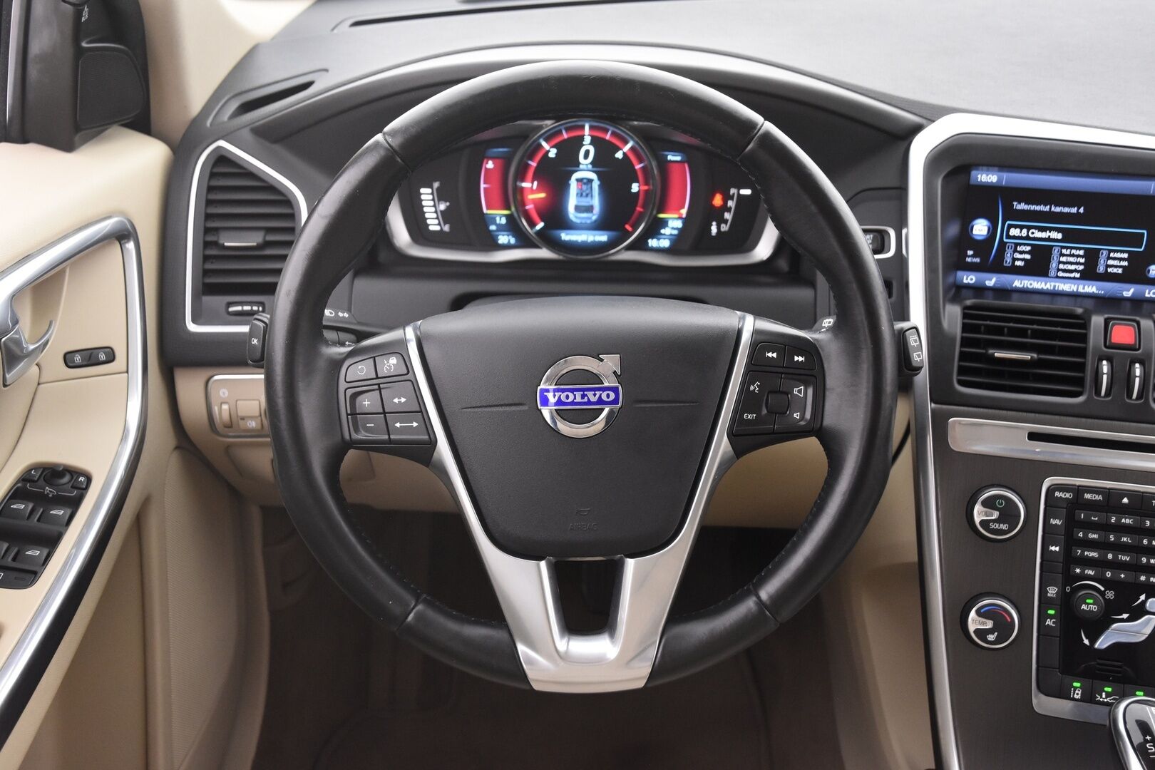 Volvo XC60 2014 D4 AWD Business Summum aut - | Adaptiivinen vakkari | Webasto | Koukku | Kahdet renkaat+vanteet | Peruutustutka | BLIS | Xenon valot |