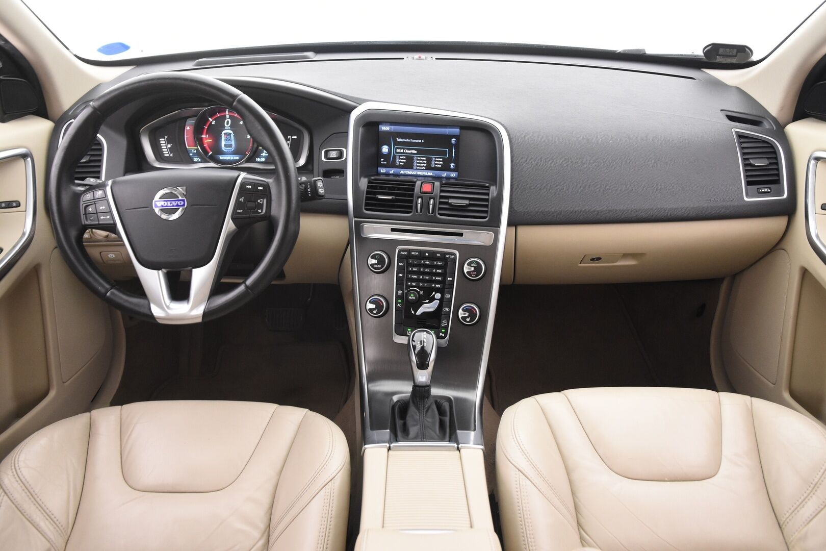 Volvo XC60 2014 D4 AWD Business Summum aut - | Adaptiivinen vakkari | Webasto | Koukku | Kahdet renkaat+vanteet | Peruutustutka | BLIS | Xenon valot |