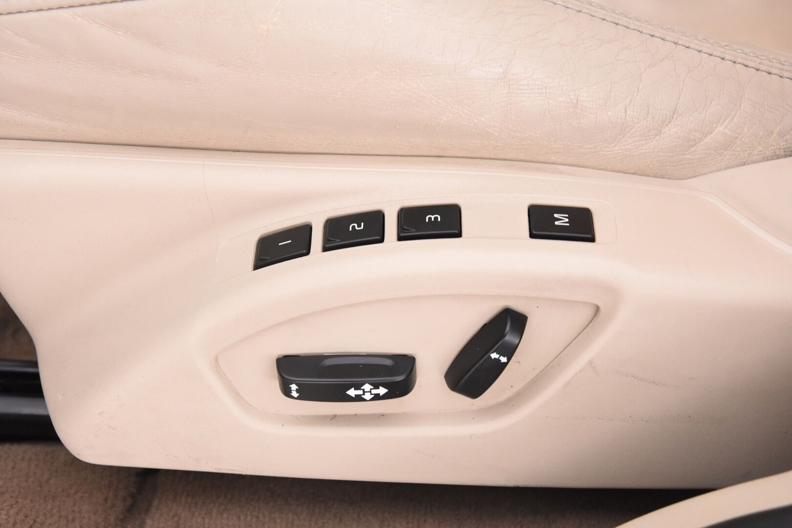 Volvo XC60 2014 D4 AWD Business Summum aut - | Adaptiivinen vakkari | Webasto | Koukku | Kahdet renkaat+vanteet | Peruutustutka | BLIS | Xenon valot |