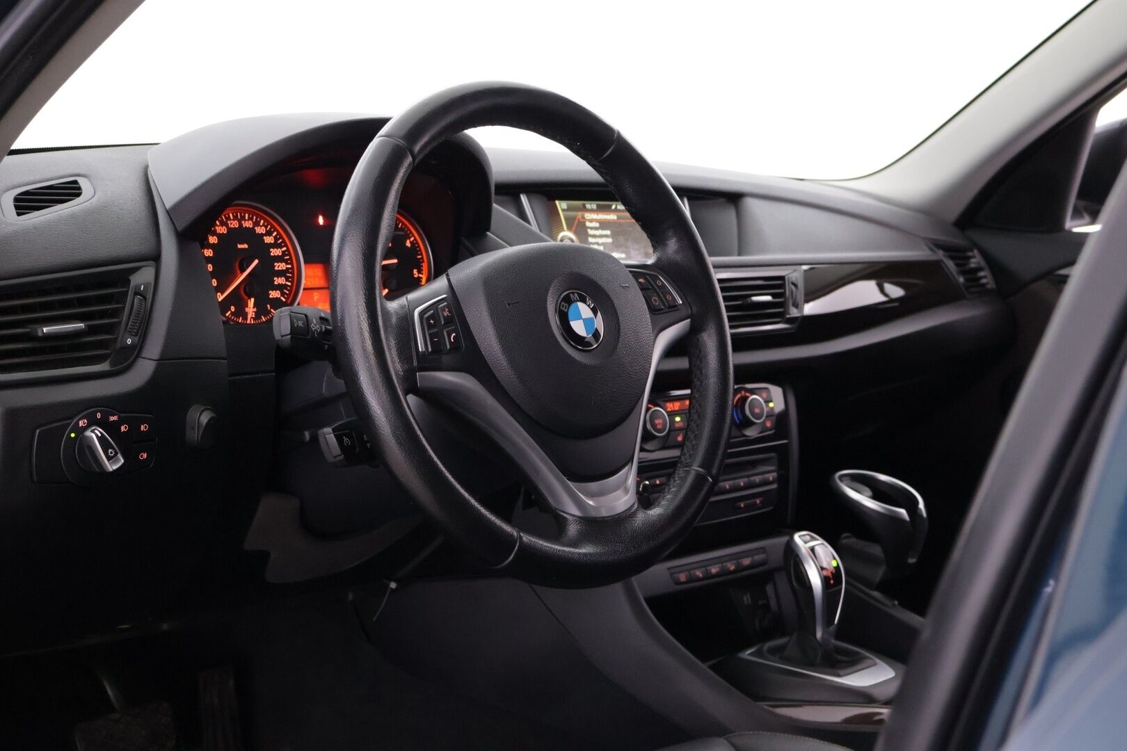 BMW X1 2013 xDrive18d TwinPower Turbo A E84 Limited Navi Edition xLine *Koukku / HiFi / Vakkari / Kamera / Tutkat / LED-lisävalo* - Siistikuntoinen Suomiauto / Juuri huollettu