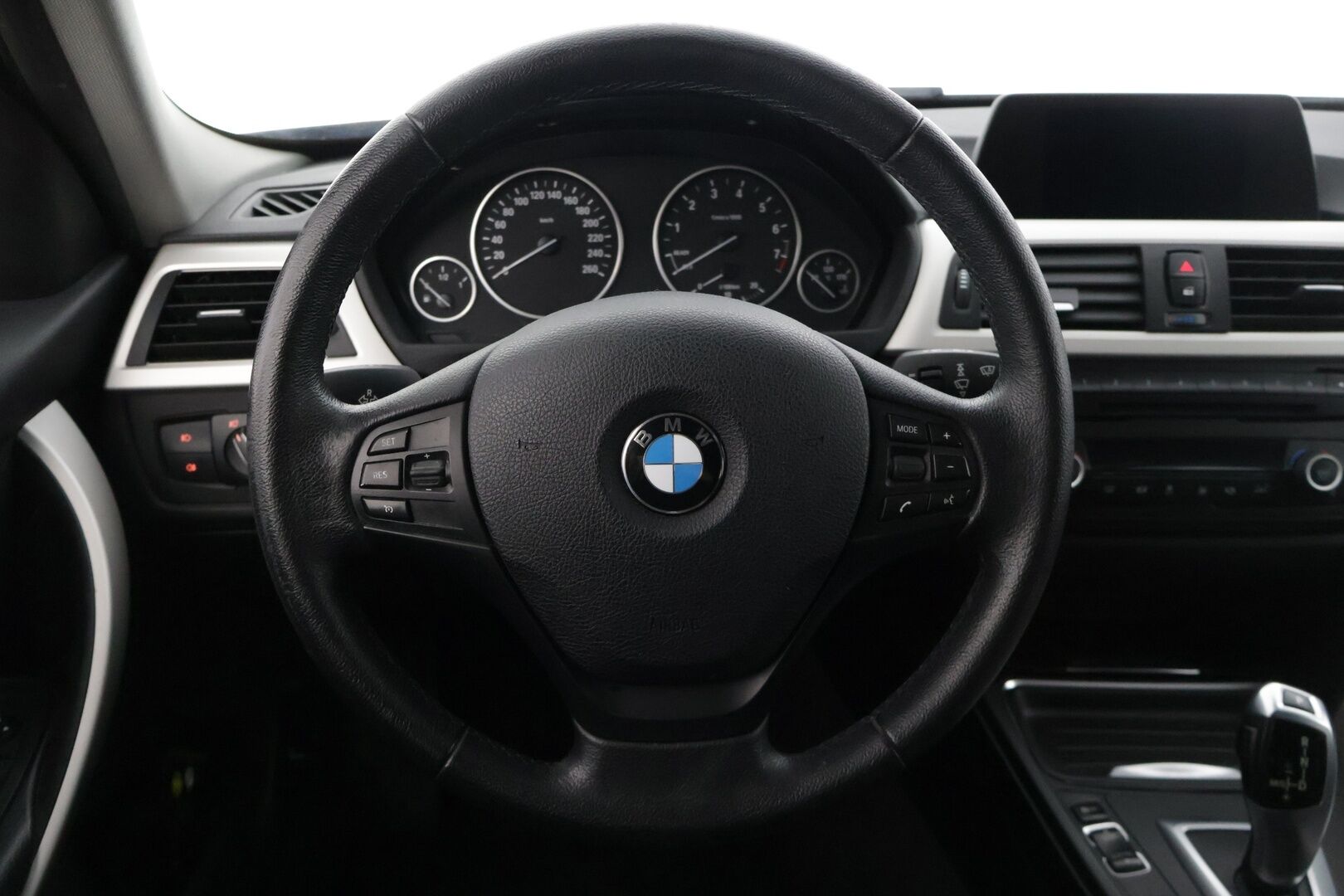 BMW 316 2013 TwinPower Turbo A F31 Touring Limited Navi Edition * Navi / Tutkat / Bluetooth / Vakkari / Lohkolämmitin * - * Juuri katsastettu / Suomi-auto *