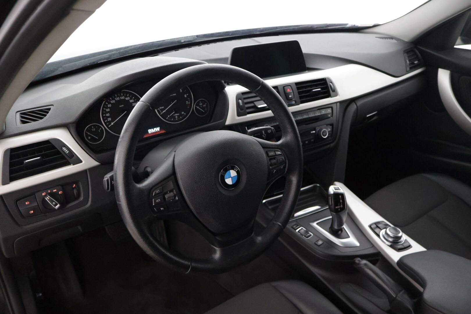 BMW 316 2013 TwinPower Turbo A F31 Touring Limited Navi Edition * Navi / Tutkat / Bluetooth / Vakkari / Lohkolämmitin * - * Juuri katsastettu / Suomi-auto *