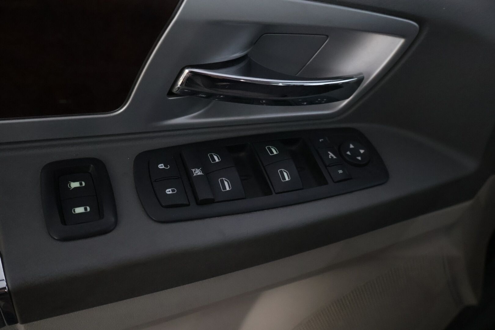 Chrysler GRAND VOYAGER 2011 CRD A6 - | 7-P. | Ilmastointi | Juuri Katsastettu | Todella Vähän Ajettu | 