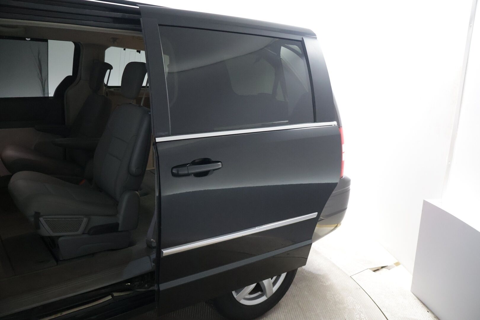 Chrysler GRAND VOYAGER 2011 CRD A6 - | 7-P. | Ilmastointi | Juuri Katsastettu | Todella Vähän Ajettu | 
