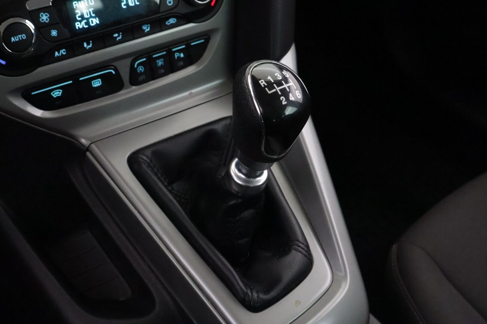 Ford Focus 2013 1,0 EcoBoost 125 hv Trend X M6 Wagon *YritysOutlet - Myydään vain yrityksille* - *Lohko+sisä / Koukku / Suomi-auto / Parkkitutkat / Vakionopeudensäädin / Jakopää tehty - YritysOutlet - Myydään vain yrityksille*