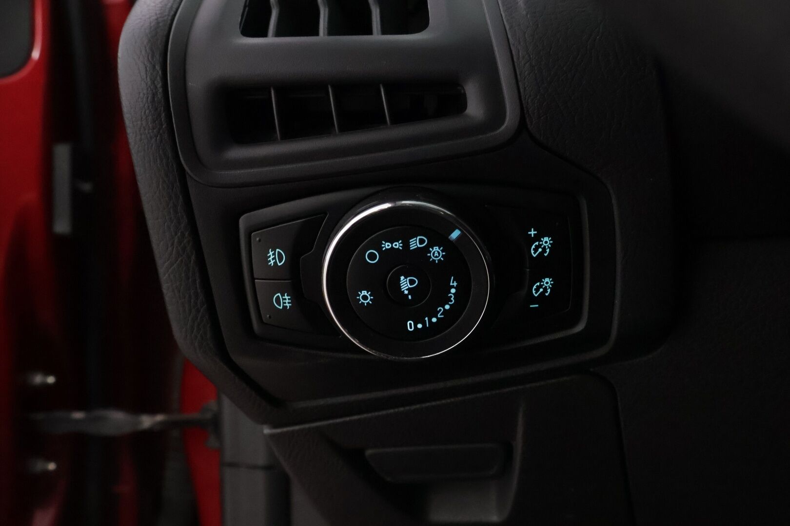 Ford Focus 2013 1,0 EcoBoost 125 hv Trend X M6 Wagon *YritysOutlet - Myydään vain yrityksille* - *Lohko+sisä / Koukku / Suomi-auto / Parkkitutkat / Vakionopeudensäädin / Jakopää tehty - YritysOutlet - Myydään vain yrityksille*