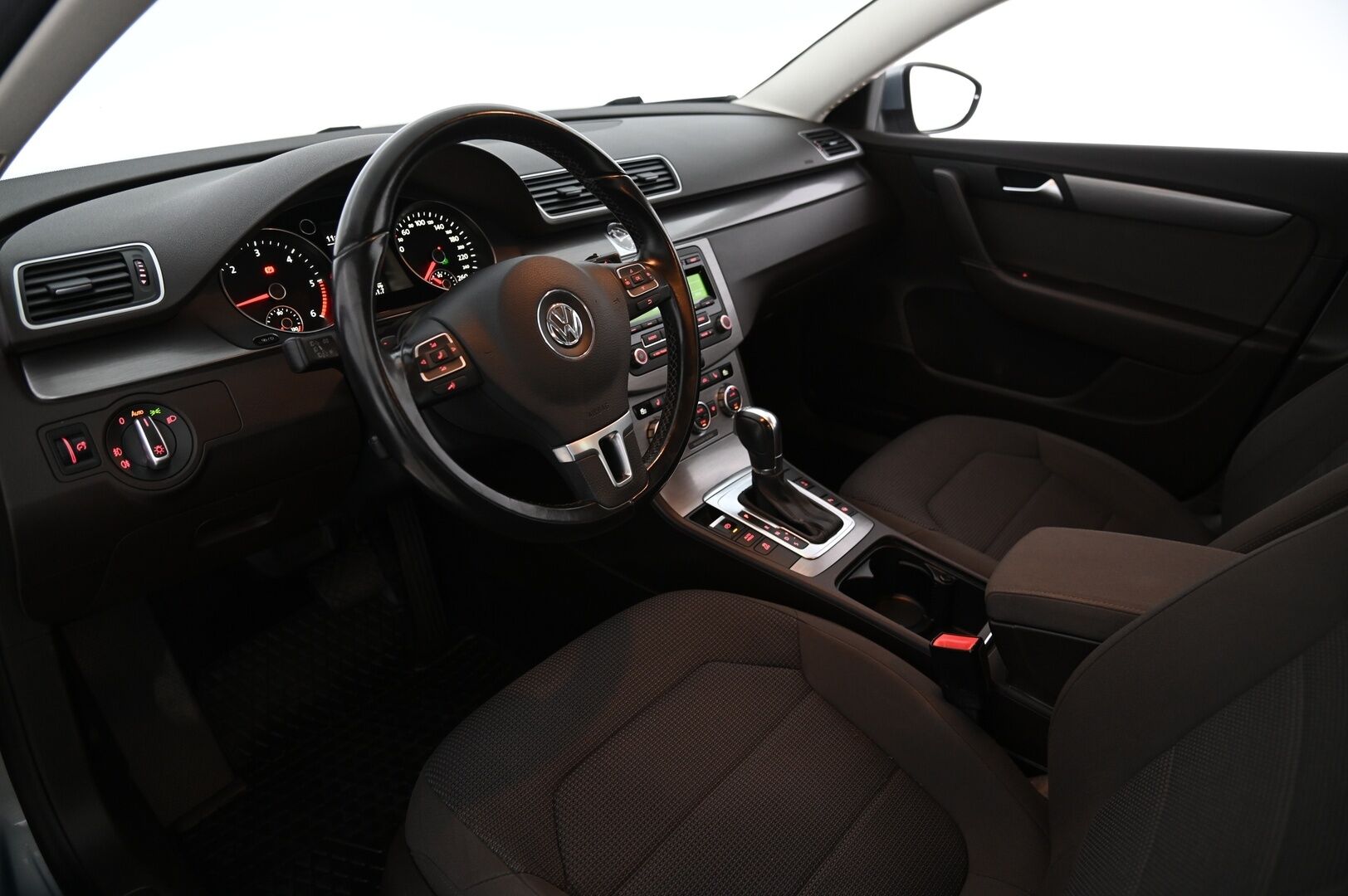 Volkswagen Passat 2013 Sedan Comfortline 1,6 TDI 77 kW (105 hv) BlueMotion Technology DSG-automaatti *Webasto / Vetokoukku / Vakkari* - *Leimaa 9.7.2026 / 2-omisteinen Suomi-auto*