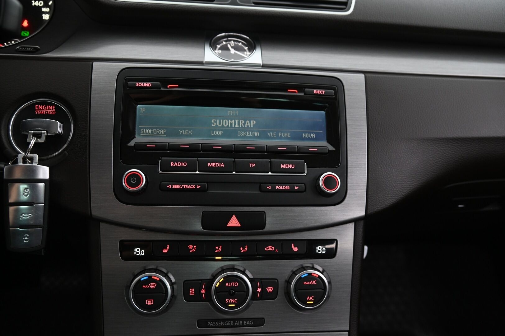 Volkswagen Passat 2013 Sedan Comfortline 1,6 TDI 77 kW (105 hv) BlueMotion Technology DSG-automaatti *Webasto / Vetokoukku / Vakkari* - *Leimaa 9.7.2026 / 2-omisteinen Suomi-auto*