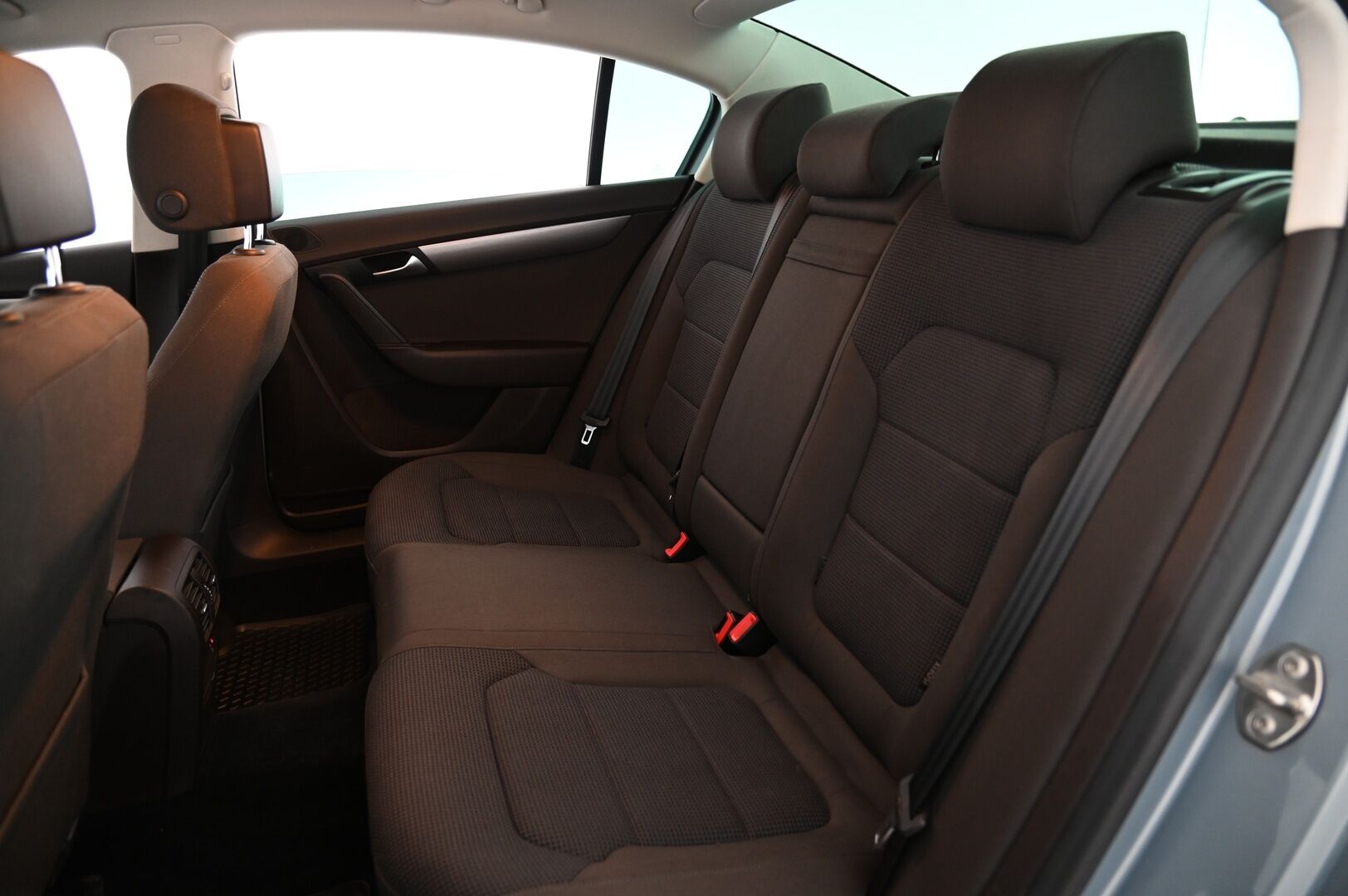 Volkswagen Passat 2013 Sedan Comfortline 1,6 TDI 77 kW (105 hv) BlueMotion Technology DSG-automaatti *Webasto / Vetokoukku / Vakkari* - *Leimaa 9.7.2026 / 2-omisteinen Suomi-auto*
