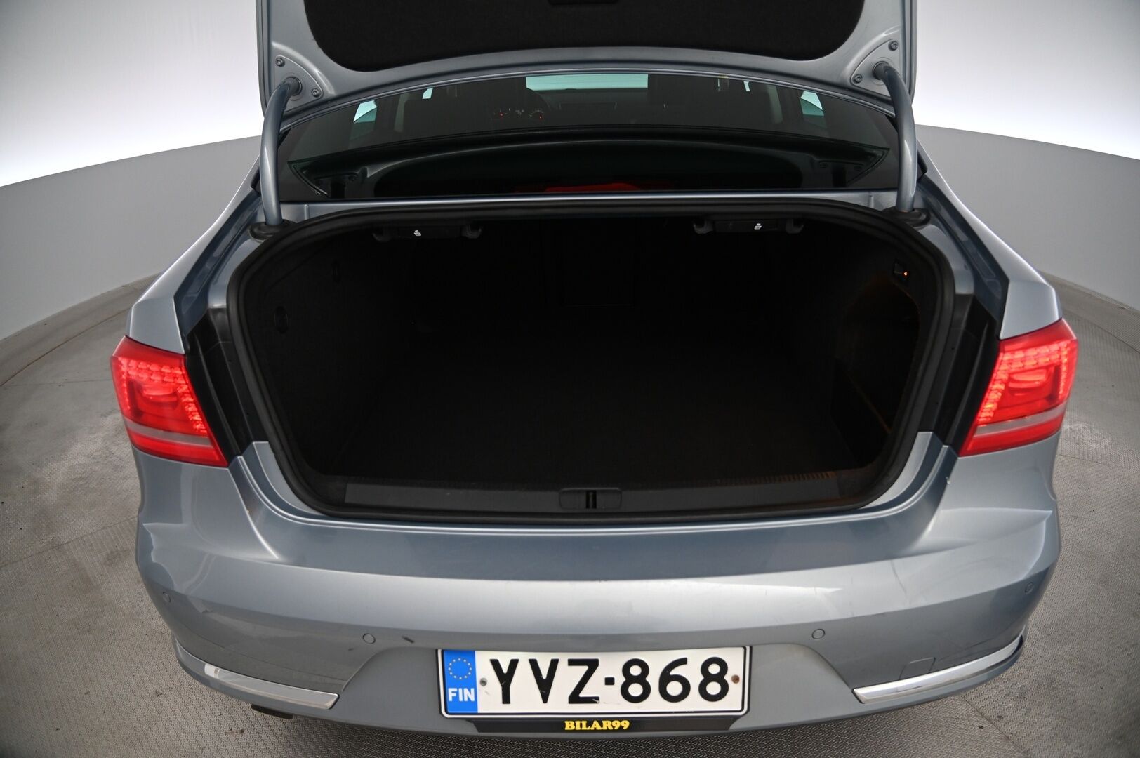 Volkswagen Passat 2013 Sedan Comfortline 1,6 TDI 77 kW (105 hv) BlueMotion Technology DSG-automaatti *Webasto / Vetokoukku / Vakkari* - *Leimaa 9.7.2026 / 2-omisteinen Suomi-auto*
