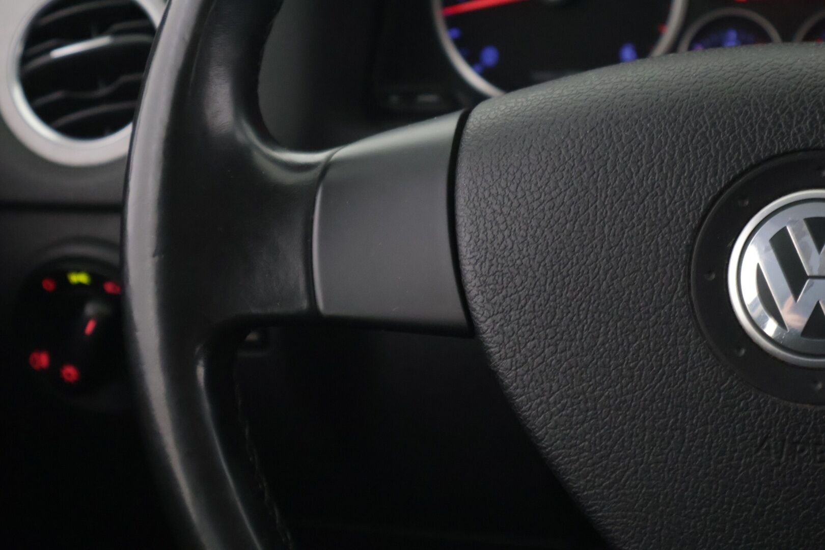 Volkswagen Tiguan 2008 Sport & Style 2,0 TDI 103 kW, Tiptronic-autom *YritysOutlet - *Myydään vain yrityksille / Vetokoukku / lohkolämmitin / jakohihna vaihdettu!*