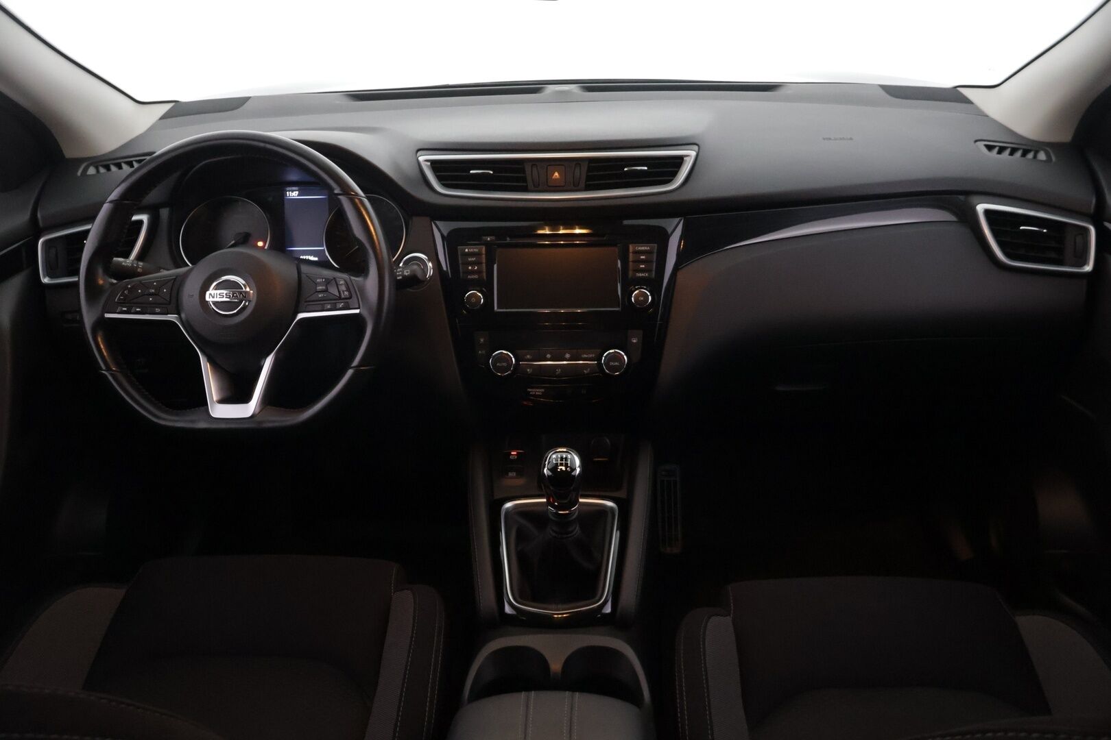 Nissan Qashqai 2020 DIG-T 160 N-Connecta 2WD 6M/T - l Suomi-auto l 360° Kamera l Pysäköintitutkat l KeyLessGo l Vetokoukku l 2x renkaat ja vanteet l