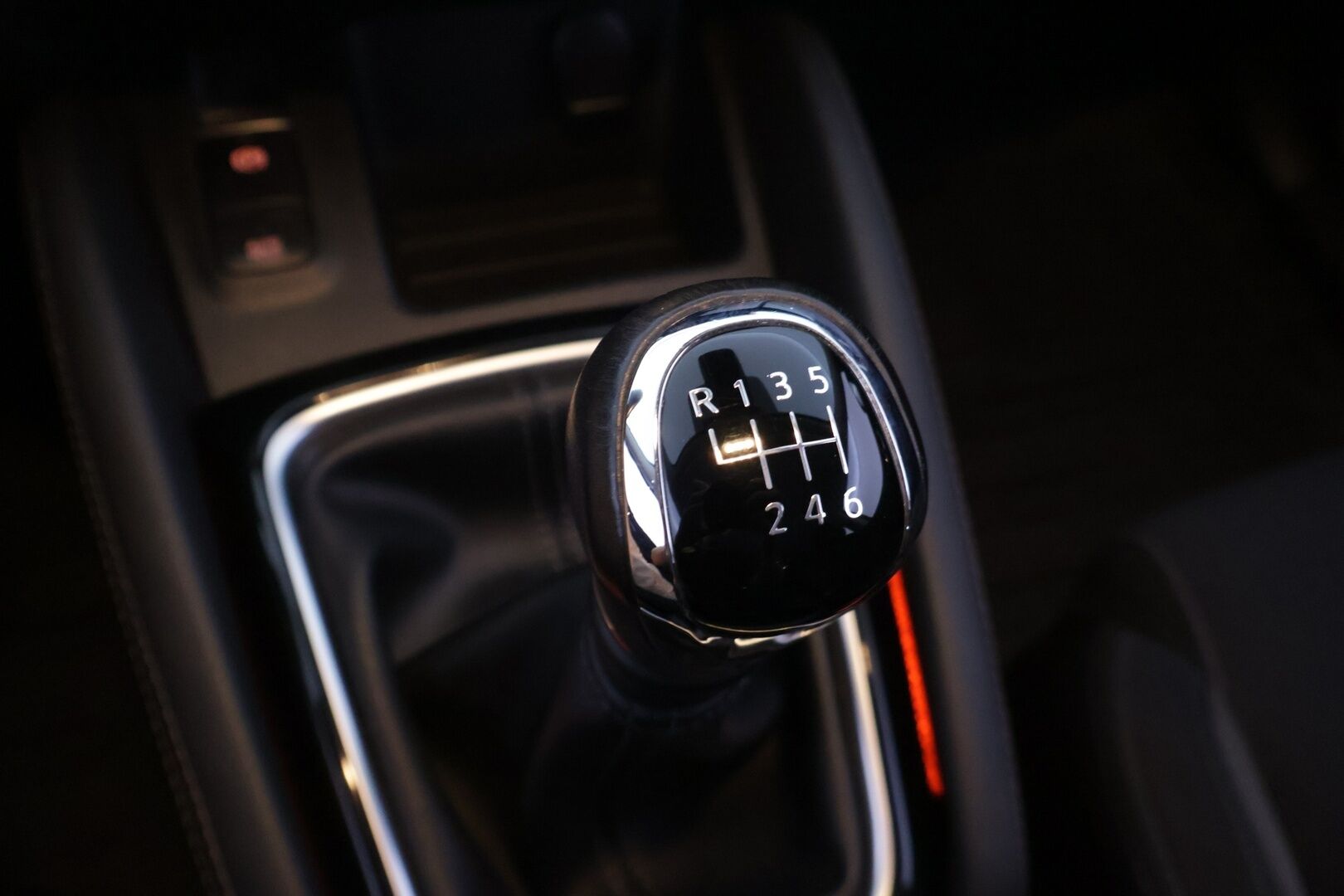 Nissan Qashqai 2020 DIG-T 160 N-Connecta 2WD 6M/T - l Suomi-auto l 360° Kamera l Pysäköintitutkat l KeyLessGo l Vetokoukku l 2x renkaat ja vanteet l