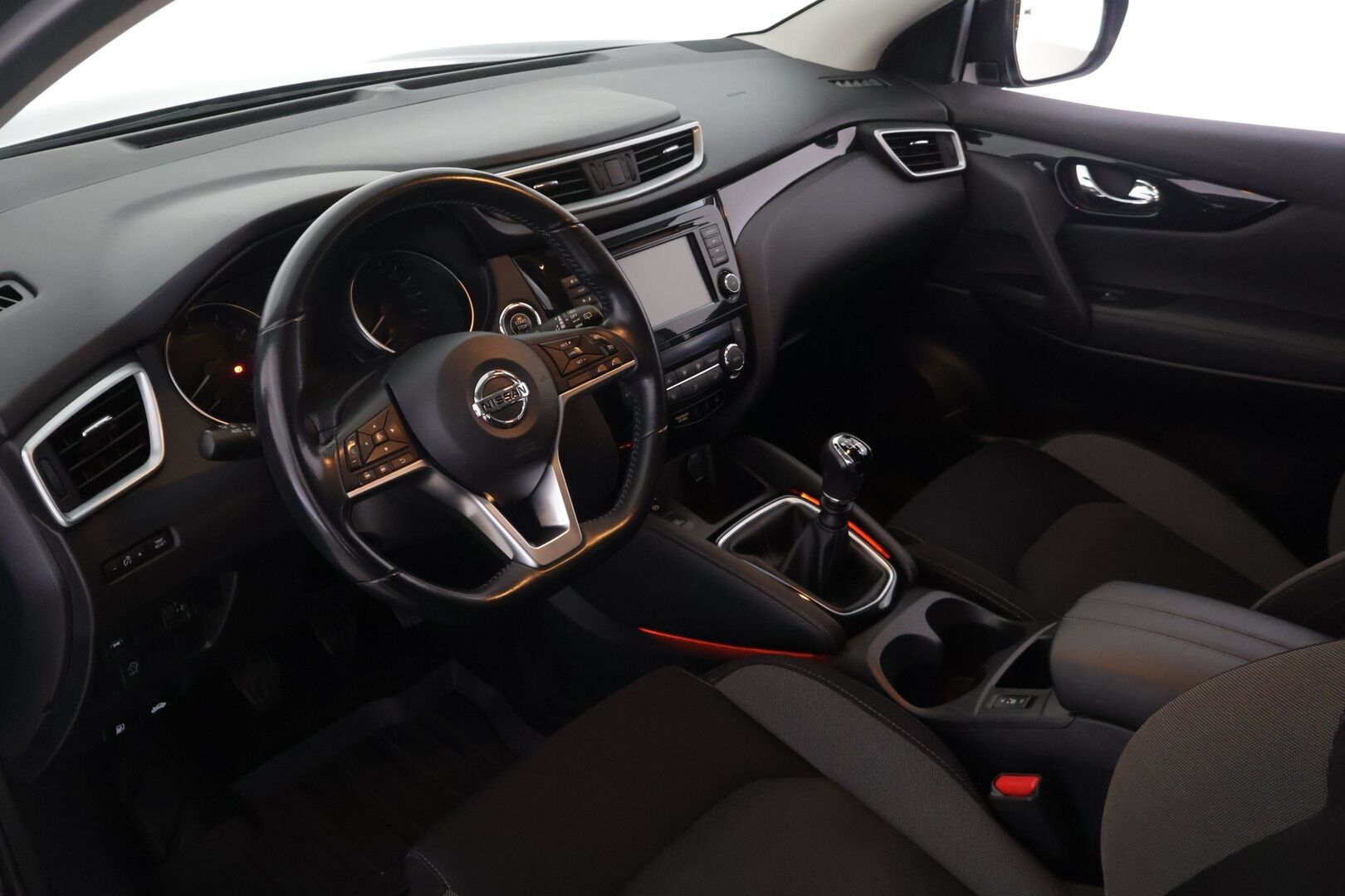 Nissan Qashqai 2020 DIG-T 160 N-Connecta 2WD 6M/T - l Suomi-auto l 360° Kamera l Pysäköintitutkat l KeyLessGo l Vetokoukku l 2x renkaat ja vanteet l