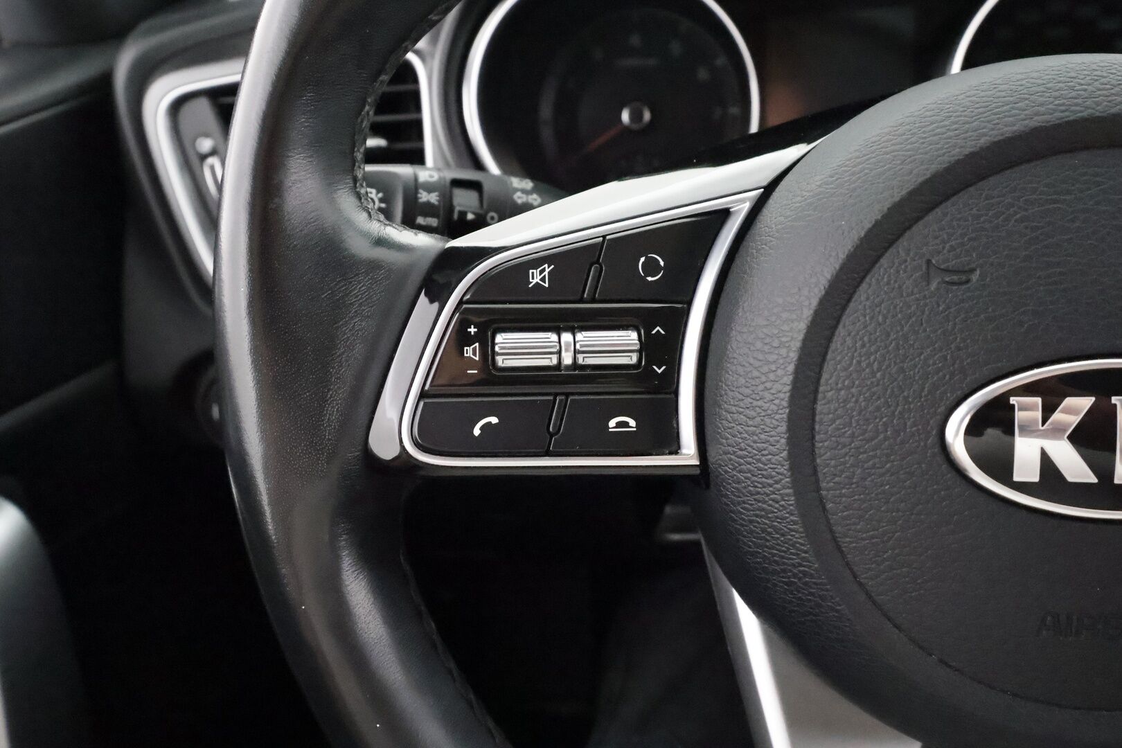 Kia Ceed 2020 1,4 T-GDI ISG 140hv Active SW DCT A/T - | Vakkari | Koukku | Merkkihuollot | Lane Assist | Hätäjarrutusavustin | Lämm. ratti | BT | P.tutka | Lohko+sisälämmitin | Ilmastointi | 2x renkaat |