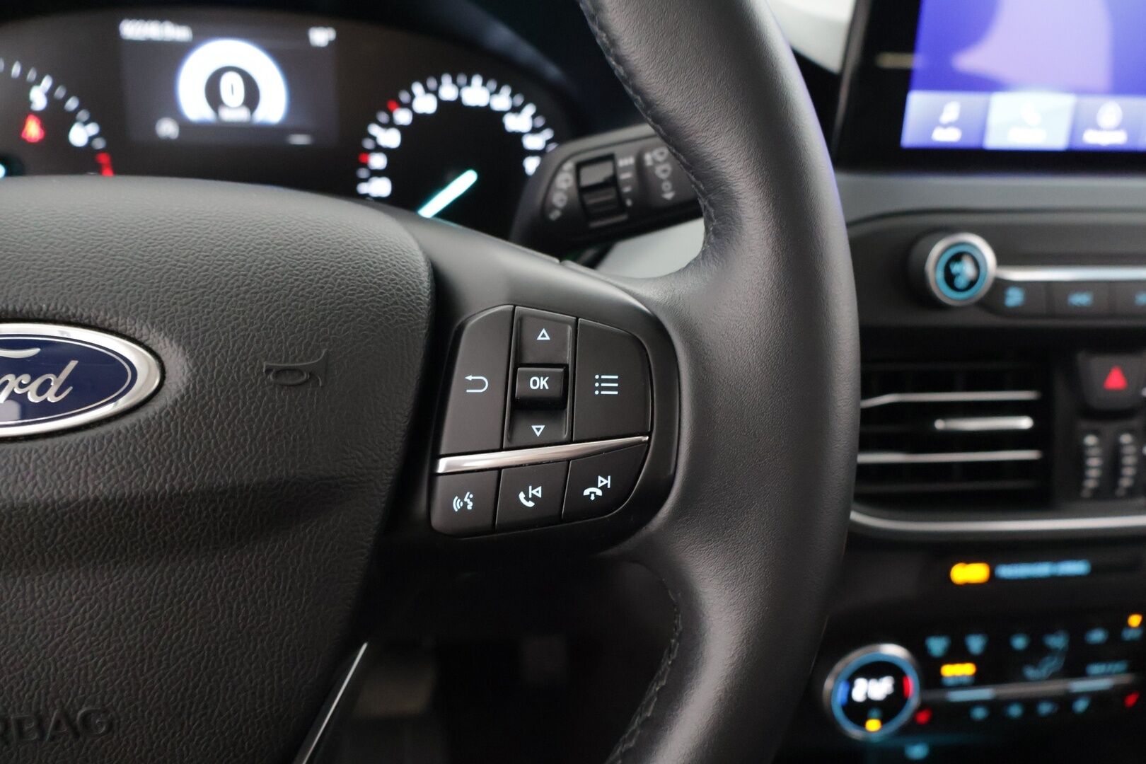 Ford Focus 2020 1,0 EcoBoost 125hv A8 Active / 1.Omisteinen / Suomi-Auto / P-Tutkat / Lämpölasi / Hyvät renkaat / Siisti! / - Suomi-auto / Kahdet renkaat vanteineen / Katsastettu 2/26 - HULLUT AVAJAISHULINAT KORKOTARJOUS 3,29 %