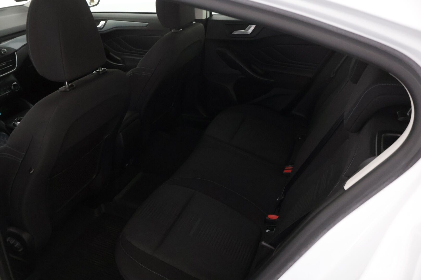 Ford Focus 2020 1,0 EcoBoost 125hv A8 Active - Webasto / 2.Omisteinen / Suomi-Auto / P-Tutkat / Vetokoukku / Lämpölasi / Ratinlämmitin